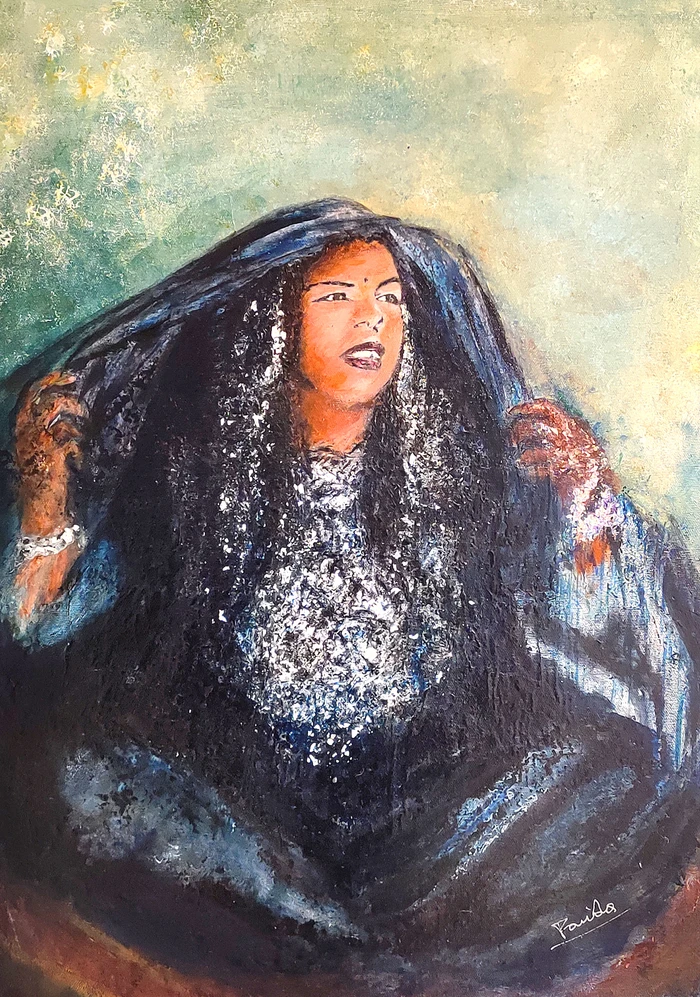 Peinture acrylique de Farida Sellal : femme touarègue enveloppée dans des voiles colorés, bras ouverts vers le ciel