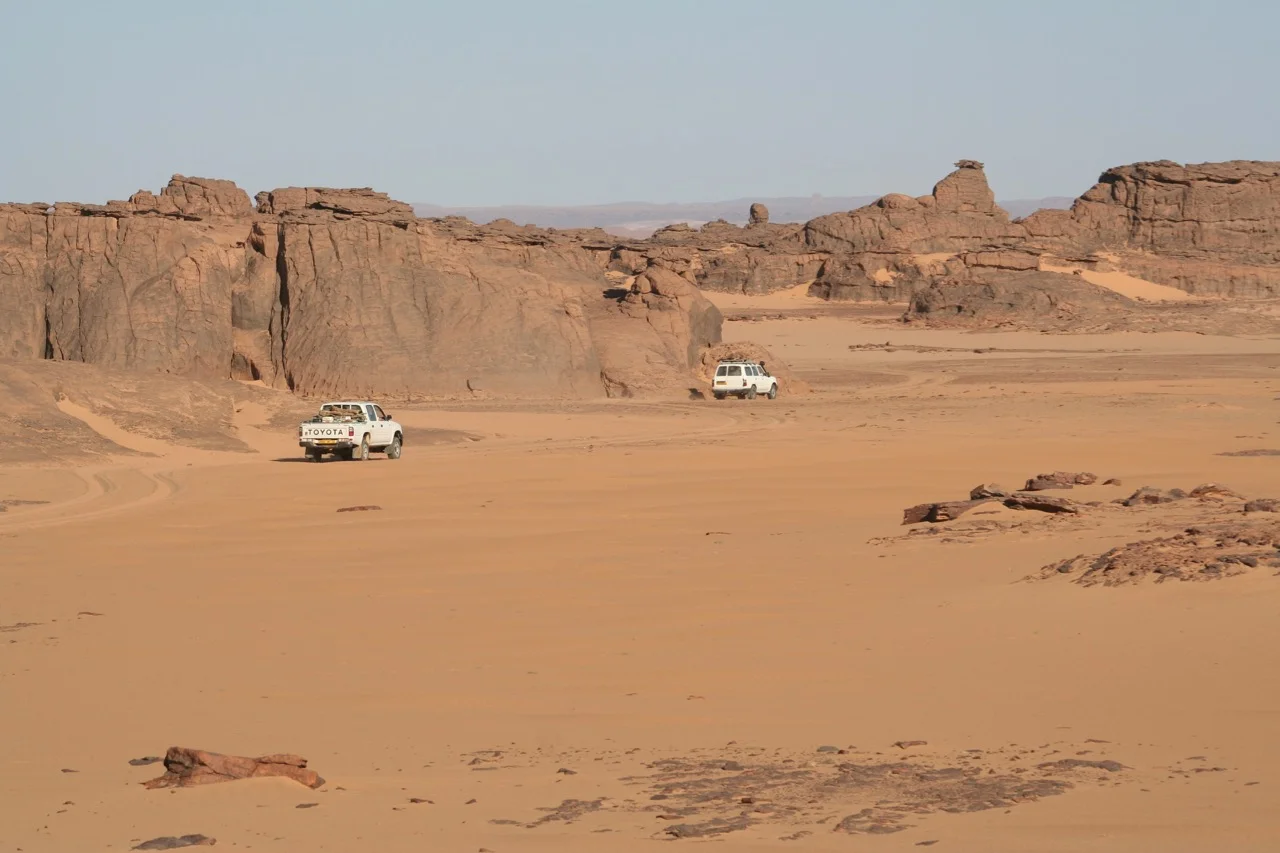 Paysage du désert algérien — dunes et ciel immense