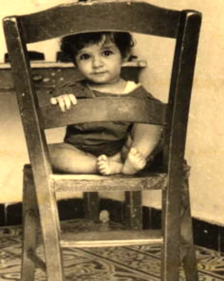 Photo d'enfance de Farida Sellal — portrait