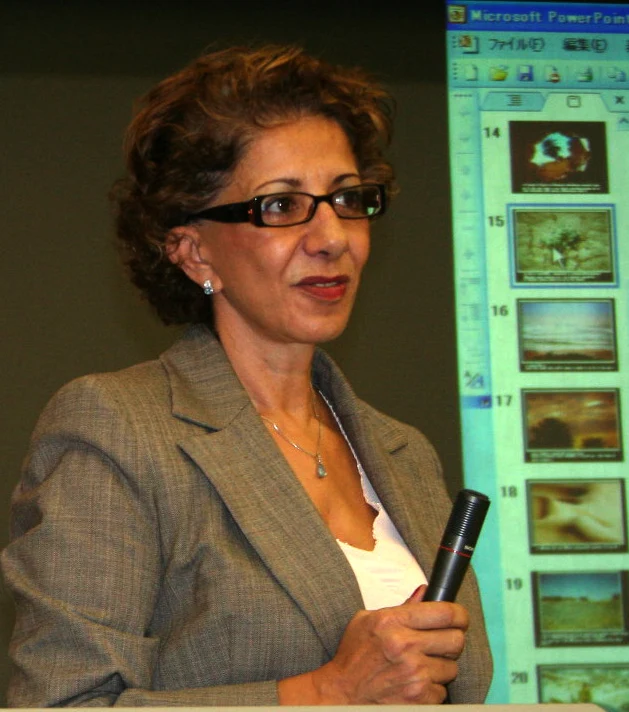 Farida Sellal lors d'une conférence
