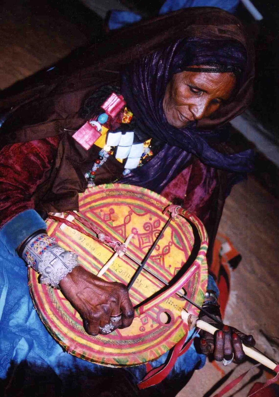 Portrait — Farida Sellal et l'imzad